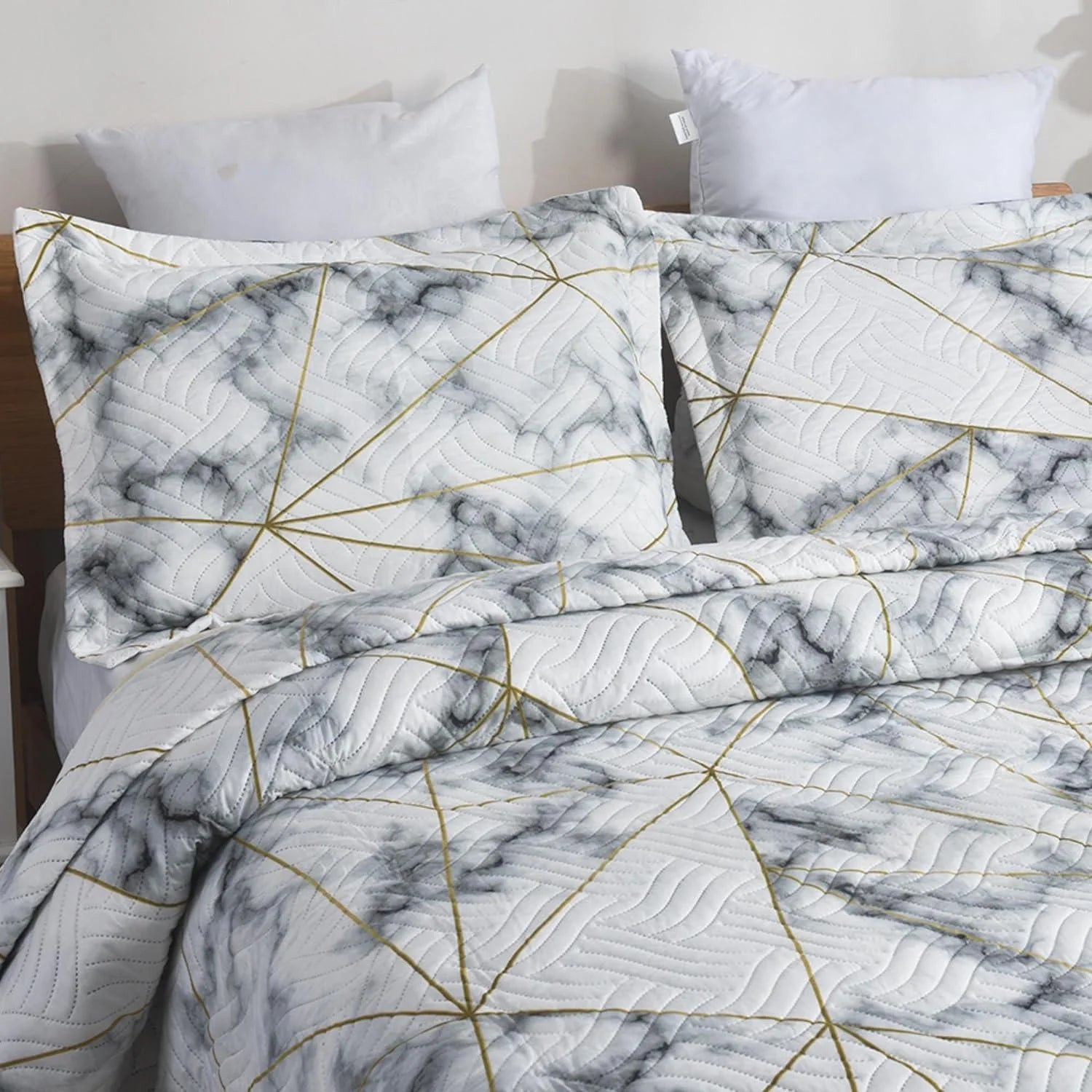 3-Piece Reversible Quilted Bedspread Set (220×240 cm) – Lightweight Microfibre Comforter with Vintage Floral Patchwork & Pillow Shams